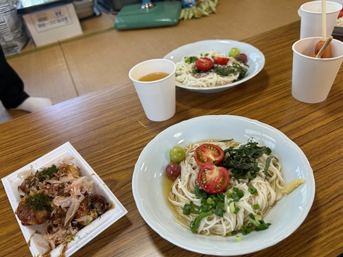 陽だまり　安　活動のようす画像　素麺、たこ焼き、フランクフルト